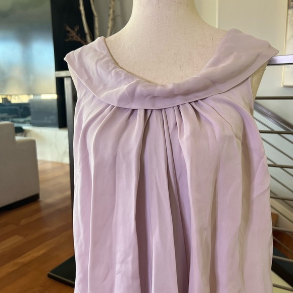 L’AGENCE Scoop Neck Sleeveless Blouse in pretty Lavender - Picture 5 of 15